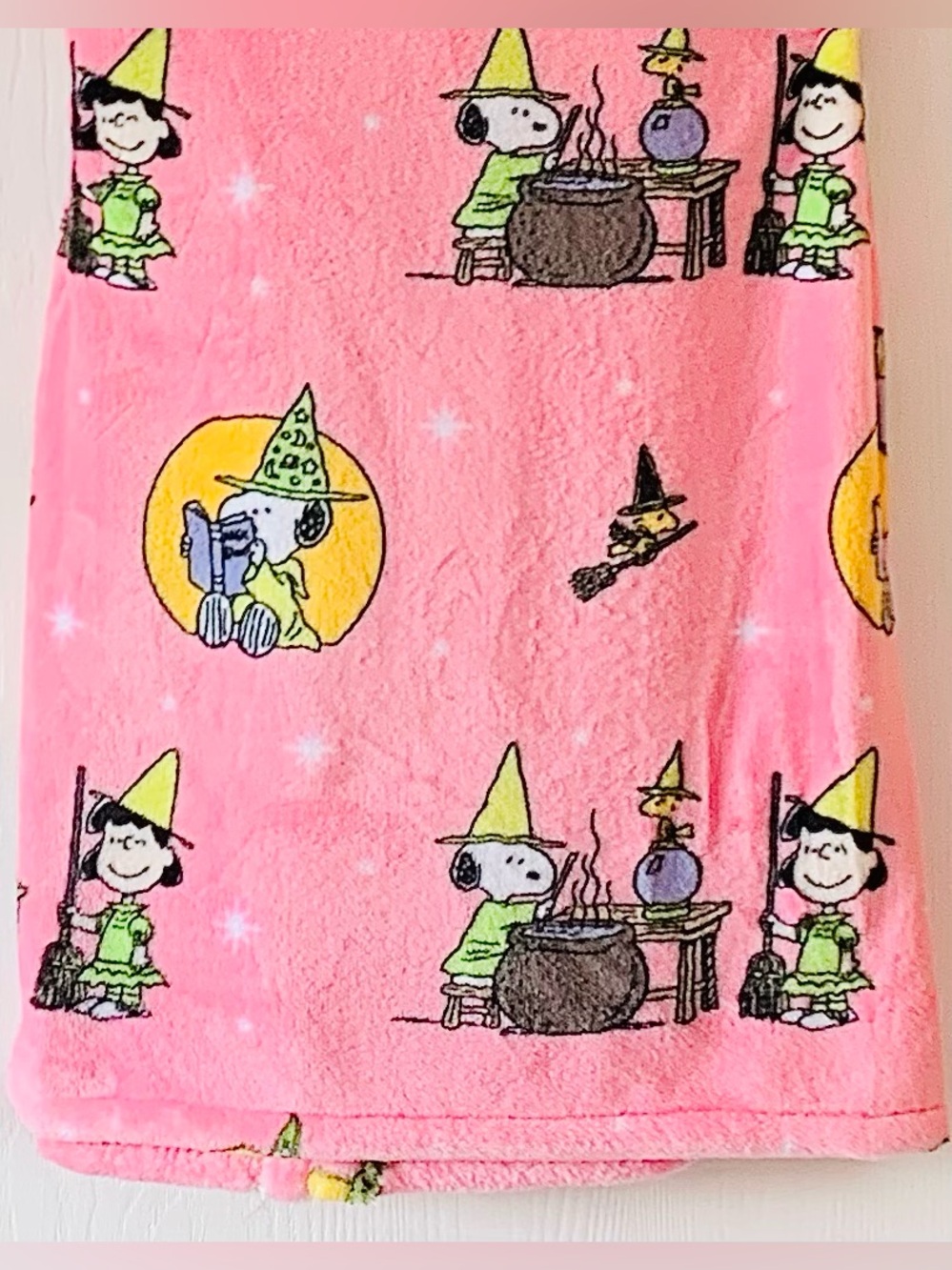 Peanuts Snoopy Halloween Wizard and Witches Pink Throw Blanket - Picture 4 of 5